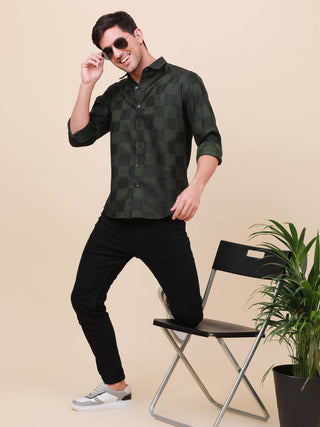 Green Check Pocketless Shirt shop online at Estilocus. 100% Cotton ,Full-sleeve checks shirt Self fold placket Regular collar Double button edge cuff Pocketless Curved bottom hemline Finest quality brand embroidery at front placket. All single needle cons