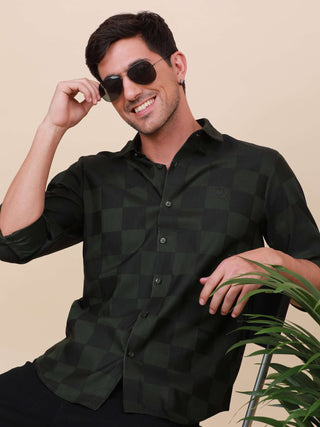 Green Check Pocketless Shirt shop online at Estilocus. 100% Cotton ,Full-sleeve checks shirt Self fold placket Regular collar Double button edge cuff Pocketless Curved bottom hemline Finest quality brand embroidery at front placket. All single needle cons