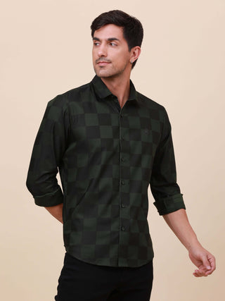 Green Check Pocketless Shirt shop online at Estilocus. 100% Cotton ,Full-sleeve checks shirt Self fold placket Regular collar Double button edge cuff Pocketless Curved bottom hemline Finest quality brand embroidery at front placket. All single needle cons