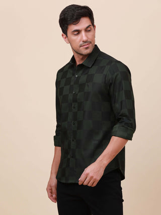 Green Check Pocketless Shirt shop online at Estilocus. 100% Cotton ,Full-sleeve checks shirt Self fold placket Regular collar Double button edge cuff Pocketless Curved bottom hemline Finest quality brand embroidery at front placket. All single needle cons