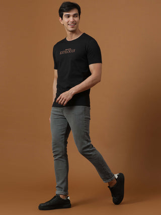 Estilocus Black Printed T Shirt shop online at Estilocus. 100% Cotton Designed and printed on knitted fabric. The fabric is stretchy and lightweight, with a soft skin feel and no wrinkles. Crew neck collar which is smooth on the neck and keeps you comfort