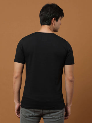 Estilocus Black Printed T Shirt shop online at Estilocus. 100% Cotton Designed and printed on knitted fabric. The fabric is stretchy and lightweight, with a soft skin feel and no wrinkles. Crew neck collar which is smooth on the neck and keeps you comfort