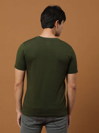 Dk Olive Classic Hd Printed T Shirt shop online at Estilocus. 100% Cotton Designed and printed on knitted fabric. The fabric is stretchy and lightweight, with a soft skin feel and no wrinkles. Crew neck collar which is smooth on the neck and keeps you com