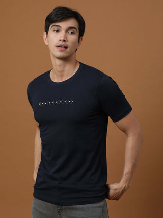 Navy Luminescent Printed T Shirt shop online at Estilocus. 100% Cotton Designed and printed on knitted fabric. The fabric is stretchy and lightweight, with a soft skin feel and no wrinkles. Crew neck collar which is smooth on the neck and keeps you comfor