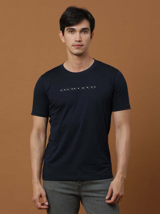 Navy Luminescent Printed T Shirt shop online at Estilocus. 100% Cotton Designed and printed on knitted fabric. The fabric is stretchy and lightweight, with a soft skin feel and no wrinkles. Crew neck collar which is smooth on the neck and keeps you comfor