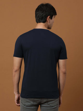 Navy Luminescent Printed T Shirt shop online at Estilocus. 100% Cotton Designed and printed on knitted fabric. The fabric is stretchy and lightweight, with a soft skin feel and no wrinkles. Crew neck collar which is smooth on the neck and keeps you comfor