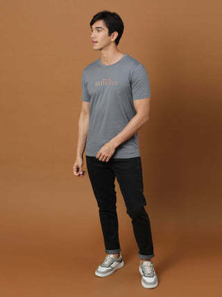 Estilocus Gunmetal Grey Printed T Shirt shop online at Estilocus. 100% Cotton Designed and printed on knitted fabric. The fabric is stretchy and lightweight, with a soft skin feel and no wrinkles. Crew neck collar which is smooth on the neck and keeps you