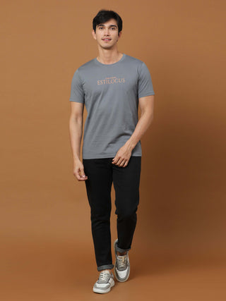 Estilocus Gunmetal Grey Printed T Shirt shop online at Estilocus. 100% Cotton Designed and printed on knitted fabric. The fabric is stretchy and lightweight, with a soft skin feel and no wrinkles. Crew neck collar which is smooth on the neck and keeps you