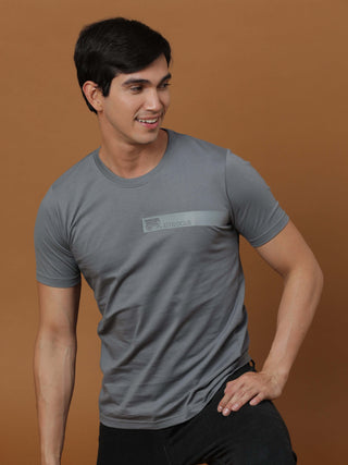 Gunmetal Grey Hd Printed Logo T Shirt shop online at Estilocus. 100% Cotton Designed and printed on knitted fabric. The fabric is stretchy and lightweight, with a soft skin feel and no wrinkles. Crew neck collar which is smooth on the neck and keeps you c