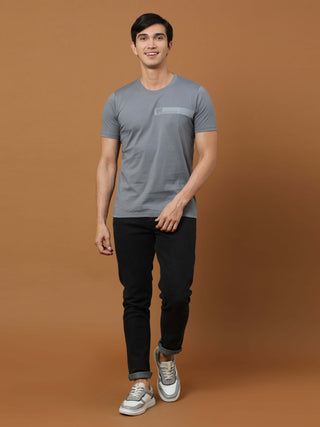 Gunmetal Grey Hd Printed Logo T Shirt shop online at Estilocus. 100% Cotton Designed and printed on knitted fabric. The fabric is stretchy and lightweight, with a soft skin feel and no wrinkles. Crew neck collar which is smooth on the neck and keeps you c