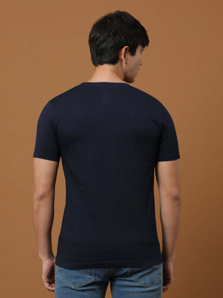 Estilocus Navy Printed T Shirt shop online at Estilocus. 100% Cotton Designed and printed on knitted fabric. The fabric is stretchy and lightweight, with a soft skin feel and no wrinkles. Crew neck collar which is smooth on the neck and keeps you comforta