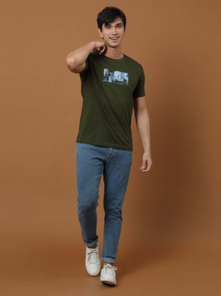 Vintage Dk Olive Printed T Shirt shop online at Estilocus. 100% Cotton Designed and printed on knitted fabric. The fabric is stretchy and lightweight, with a soft skin feel and no wrinkles. Crew neck collar which is smooth on the neck and keeps you comfor