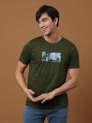 Vintage Dk Olive Printed T Shirt shop online at Estilocus. 100% Cotton Designed and printed on knitted fabric. The fabric is stretchy and lightweight, with a soft skin feel and no wrinkles. Crew neck collar which is smooth on the neck and keeps you comfor