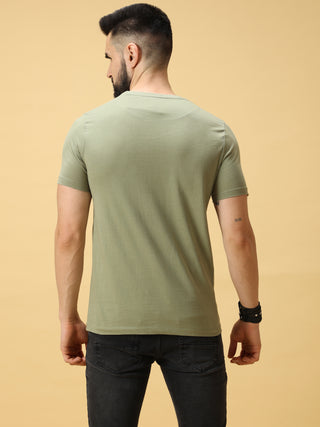 Unstoppable Green Print Crew Neck T-Shirt shop online at Estilocus. This pure cotton printed T-shirt is a stylish go-to for laidback days. Cut in a comfy regular fit. • 100% Cotton knitted interlock 190GSM• Bio washed fabric• Round neck T-shirt • Half sle