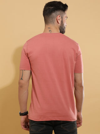 Peach Horse Crewneck T-Shirt shop online at Estilocus. This pure cotton printed T-shirt is a stylish go-to for laidback days. Cut in a comfy regular fit. • 100% Cotton knitted interlock 190GSM• Bio washed fabric• Round neck T-shirt • Half sleeve • Suits t