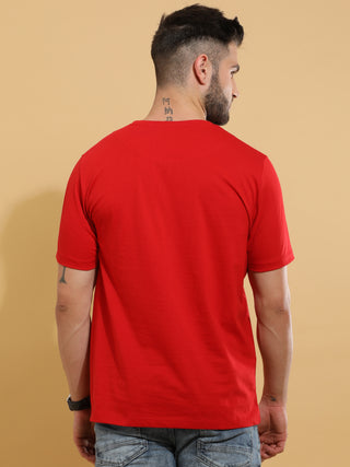 Rosso Corsa Crewneck T-Shirt shop online at Estilocus. This pure cotton printed T-shirt is a stylish go-to for laidback days. Cut in a comfy regular fit. • 100% Cotton knitted interlock 190GSM• Bio washed fabric• Round neck T-shirt • Half sleeve • Suits t