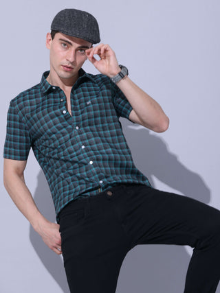 Green Check Casual Shirt shop online at Estilocus. The meticulous detailing of the check pattern adds a touch of refinement, creating a visual masterpiece that transcends simplicity.This regular collar,comfort fit,half sleeve, green checkered shirt can be