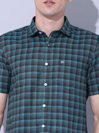 Green Check Casual Shirt shop online at Estilocus. The meticulous detailing of the check pattern adds a touch of refinement, creating a visual masterpiece that transcends simplicity.This regular collar,comfort fit,half sleeve, green checkered shirt can be